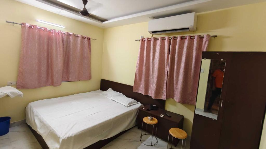 Ένα ή περισσότερα κρεβάτια σε δωμάτιο στο POP 84106E Hotel OLove Birds Hotel