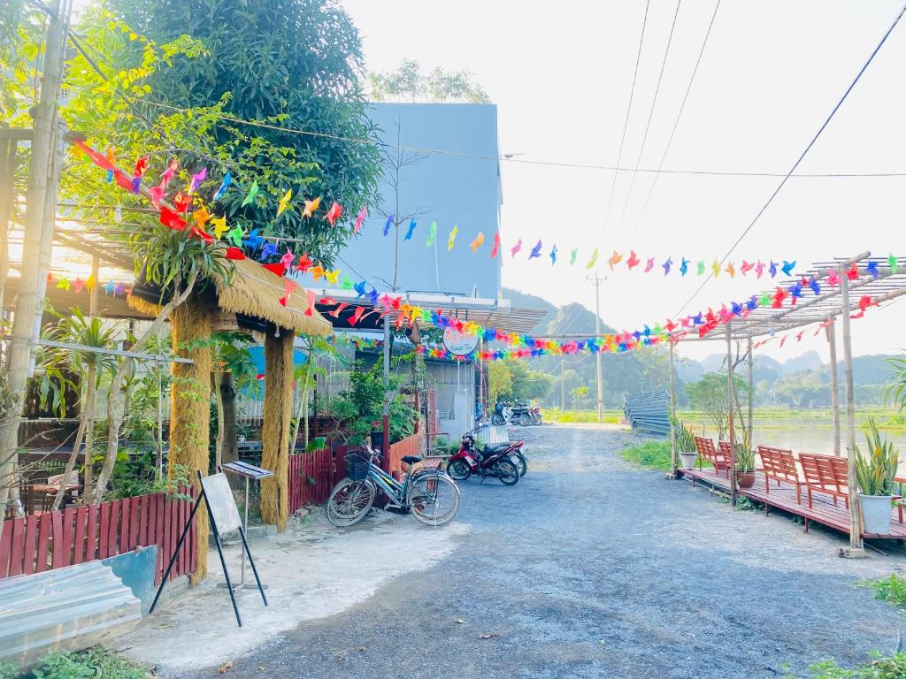 Zahrada ubytování Big J hostel Tam Coc