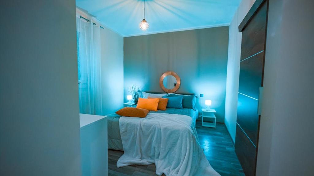 Postel nebo postele na pokoji v ubytování Residenza Santa Anastasia Piazza Erbe parking and lift