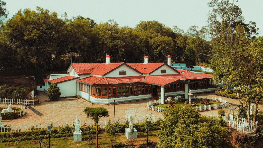 Un jardín fuera de Milntown Bungalow 200 years old Colonial Stay in Coonoor