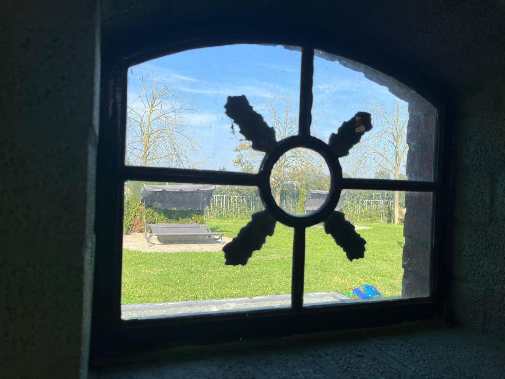 a window with a teddy bear looking out of it at Gelders genieten in Overasselt