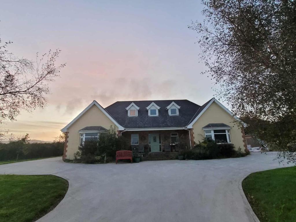 Το κτήριο όπου στεγάζεται  το δωμάτιο σε οικογενειακή κατοικία