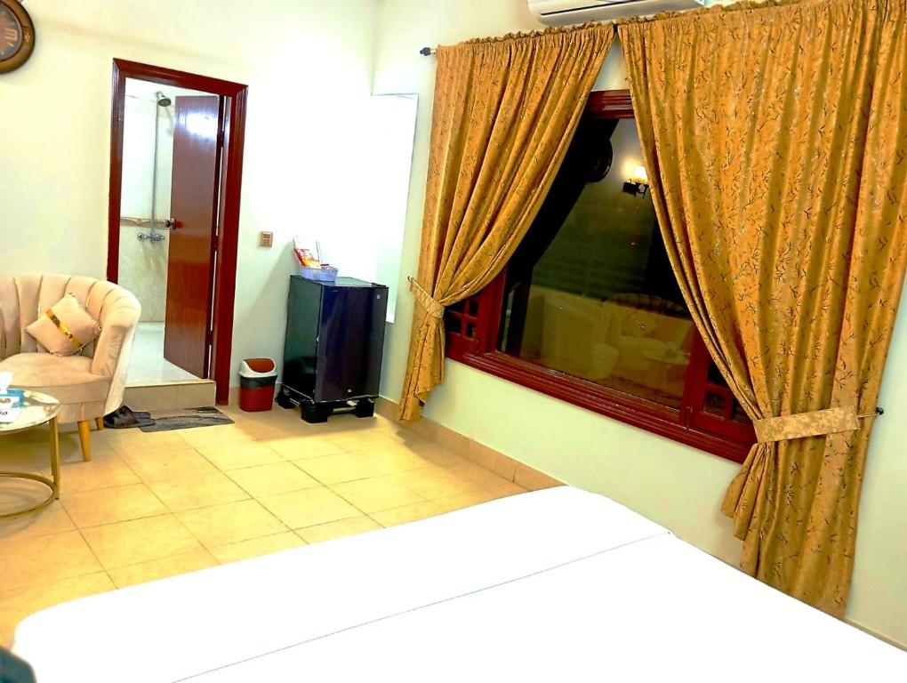 Postel nebo postele na pokoji v ubytování Seaview Luxury Hotel