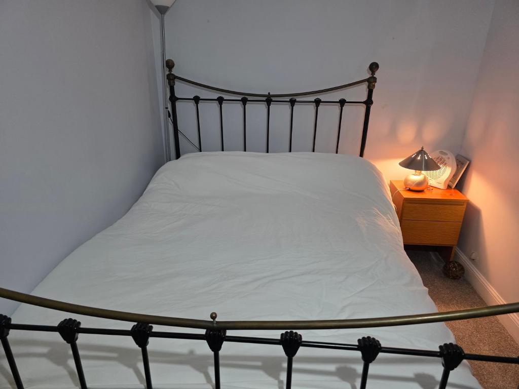 Postel nebo postele na pokoji v ubytování Stay Near Colchester twn centre3