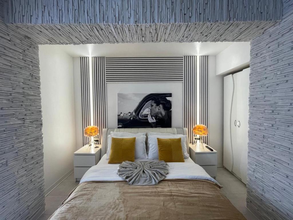 a bedroom with a large bed with two lamps at Apartament Nedianu in Craiova