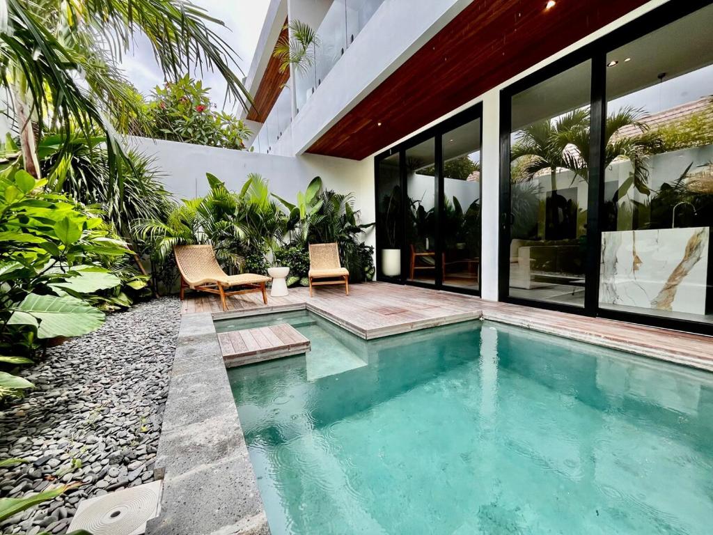 Swimmingpoolen hos eller tæt på Apartment Wati 4 Umalas