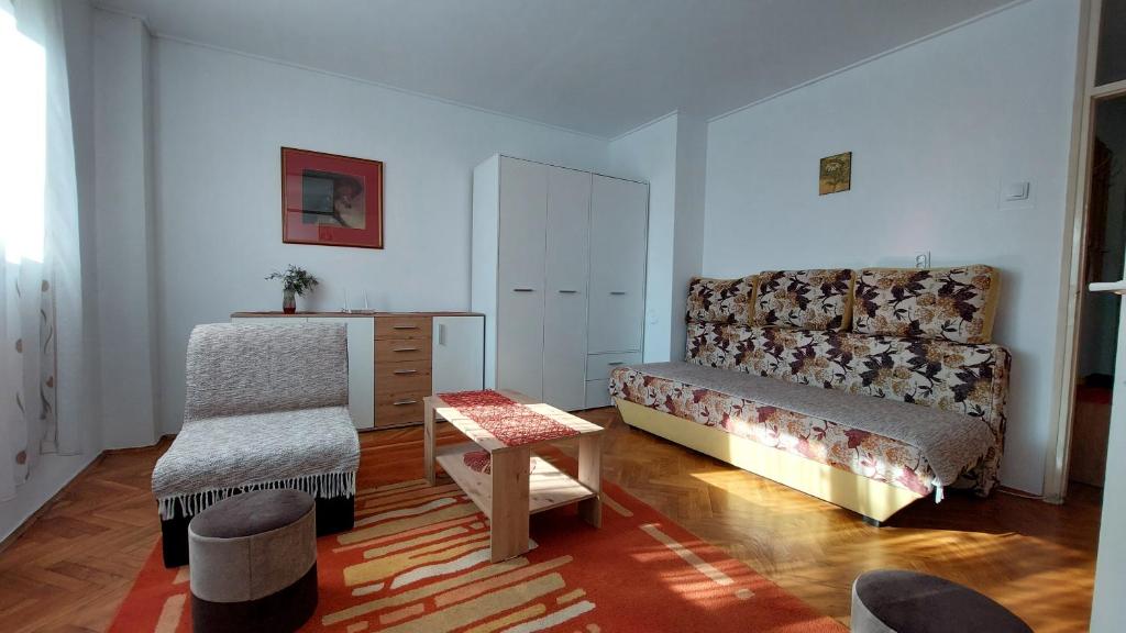 a living room with a couch and a chair at Stan Na Dan Ćuprija in Ćuprija