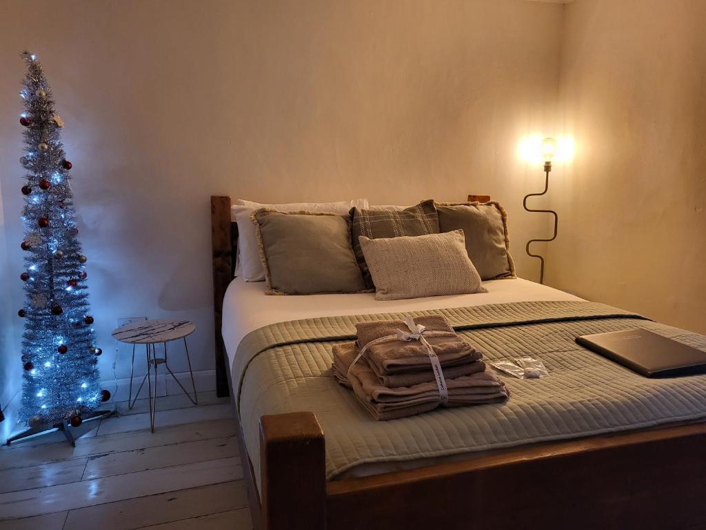 Postel nebo postele na pokoji v ubytování Rūm by the beach