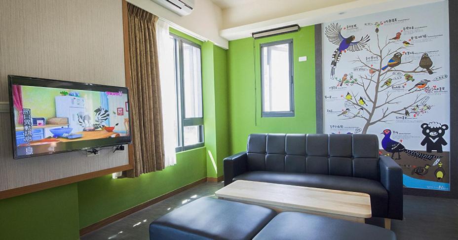 TV a/nebo společenská místnost v ubytování Whitecaps B&B