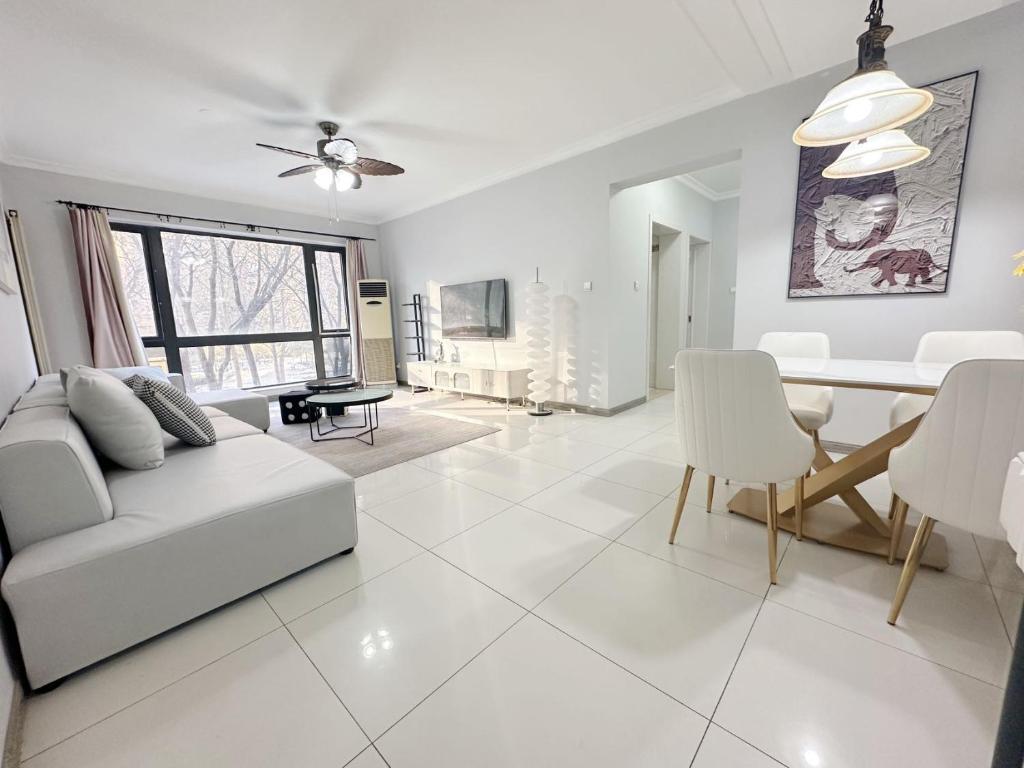 Khu vực ghế ngồi tại Hesheng International Garden