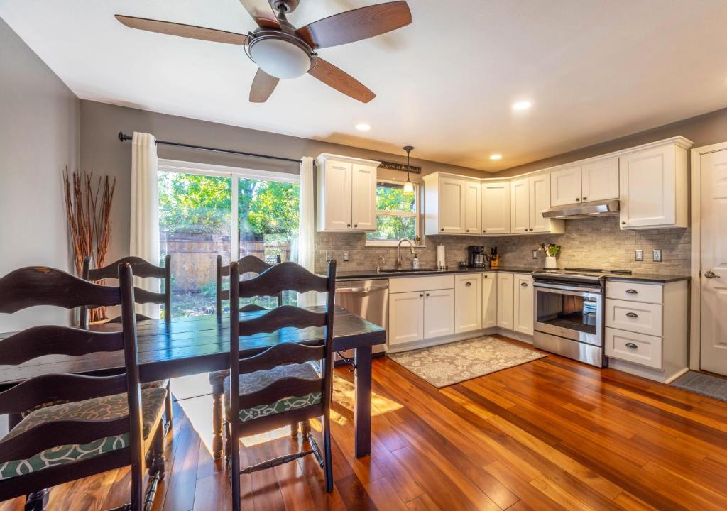 Kuchyň nebo kuchyňský kout v ubytování Devon Court