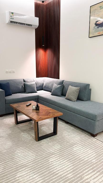 Posezení v ubytování شقة مميزة بغرفة نوم وصالة