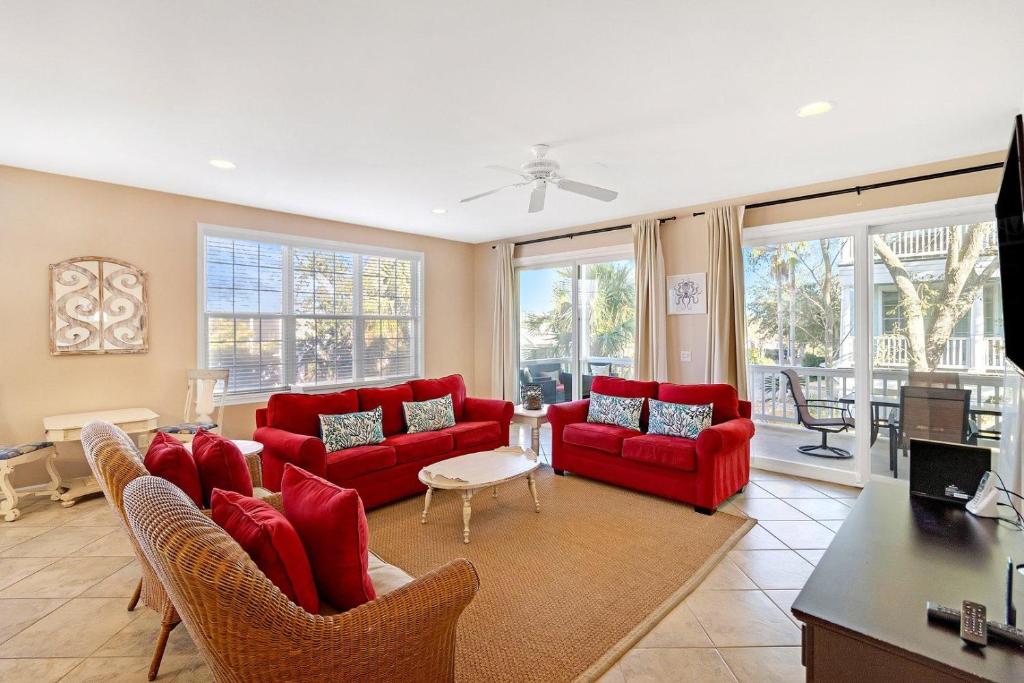 TV a/nebo společenská místnost v ubytování Tybee Tides 510A