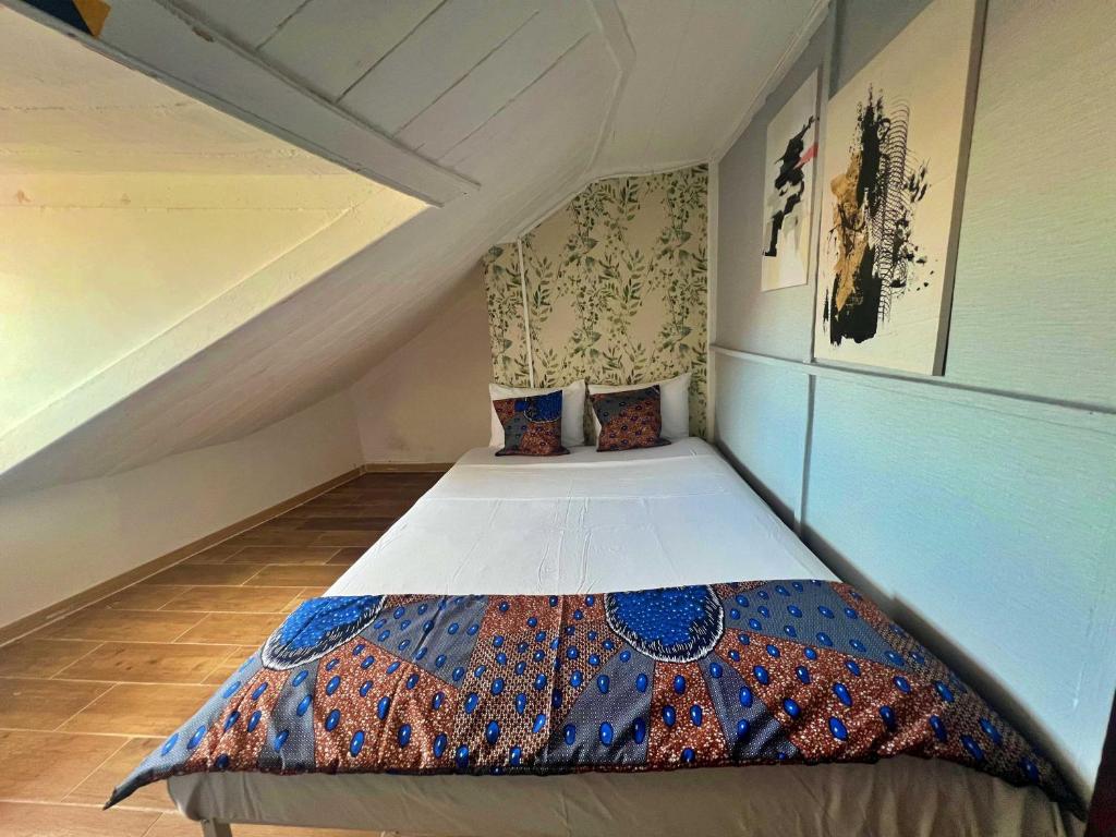 Postel nebo postele na pokoji v ubytování City Centre Sulemange Rooms Mouraria