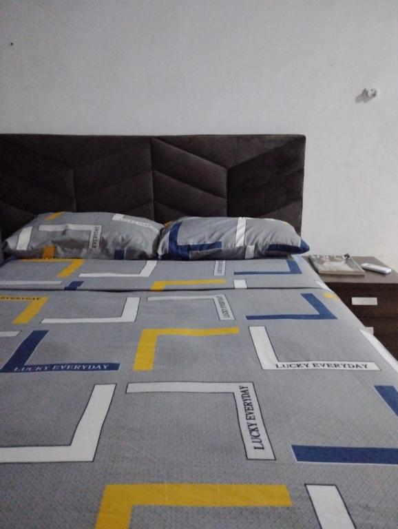 En eller flere senge i et værelse på Roominlapaz