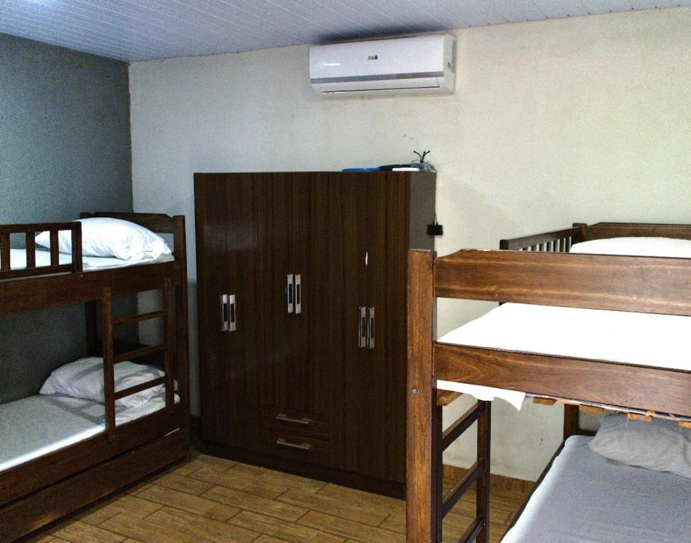 Una cama o camas en una habitación de Elegant house equipped for groups