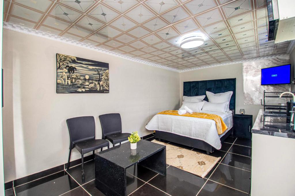 Postel nebo postele na pokoji v ubytování WinHaven Guest House