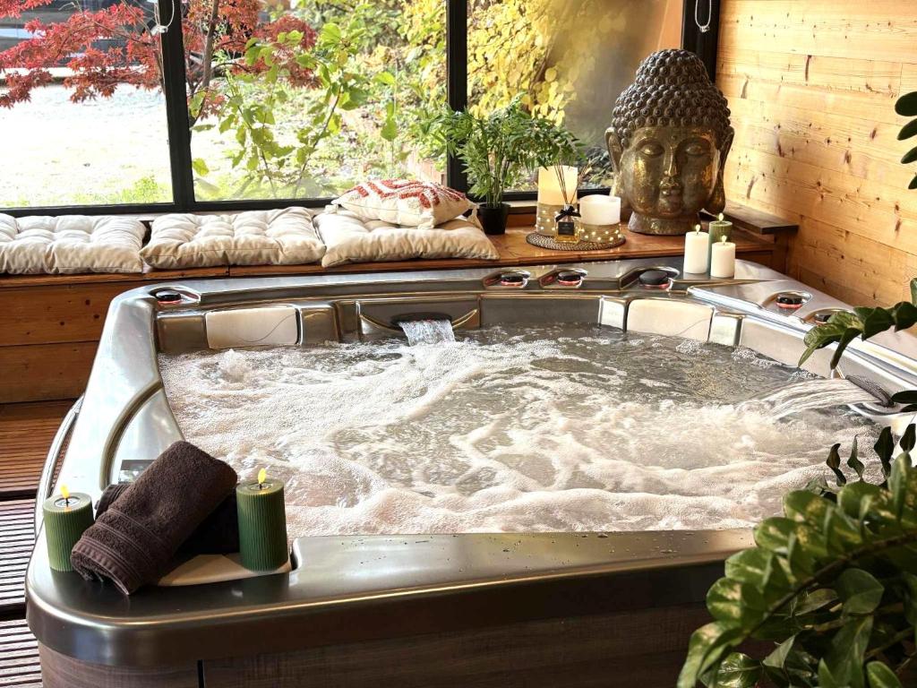 Fotografie z fotogalerie ubytování Hôtel Au Coq Dort Spa v destinaci Châtillon-sur-Chalaronne