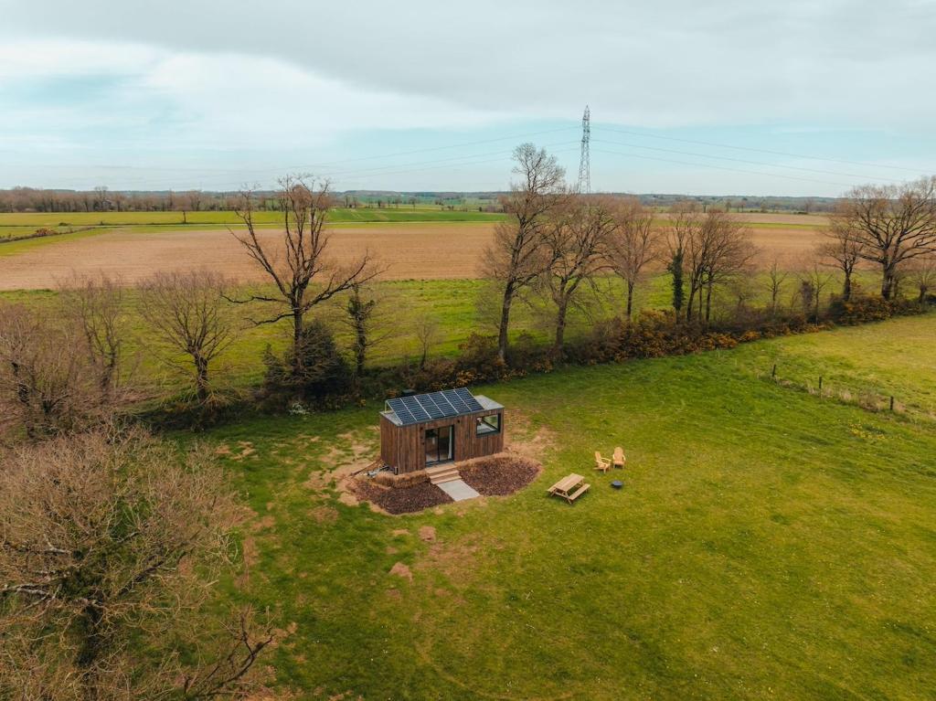 an overhead view of a small house in a field at Parcel Tiny House Carré d'Ach, campagne près de Rennes 