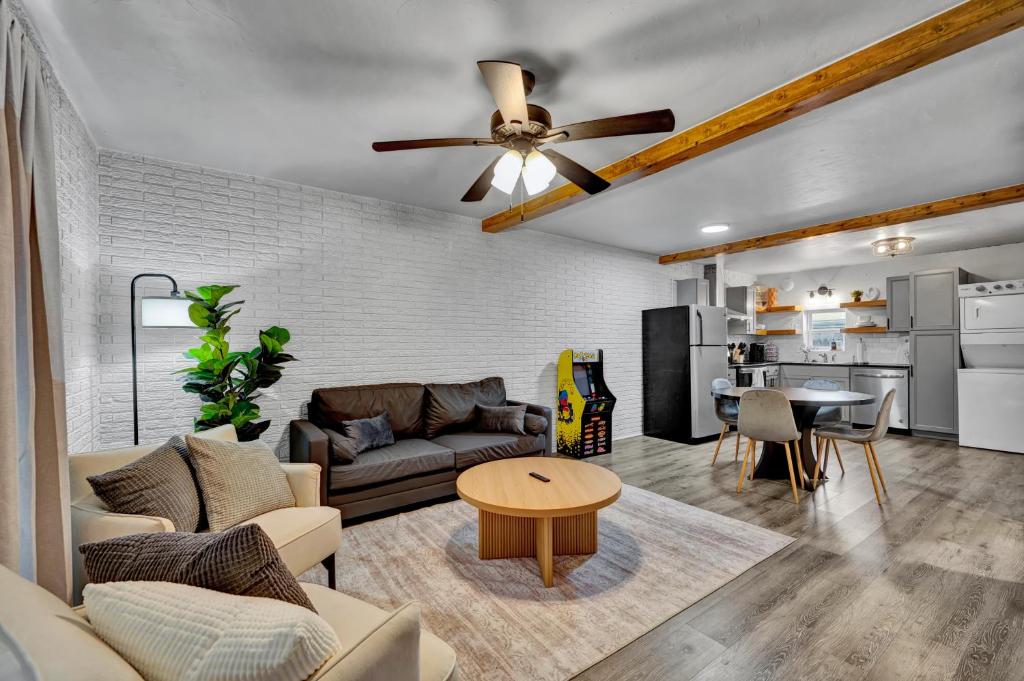 Posezení v ubytování Cozy Retreat Near OSU & Downtown Stillwater