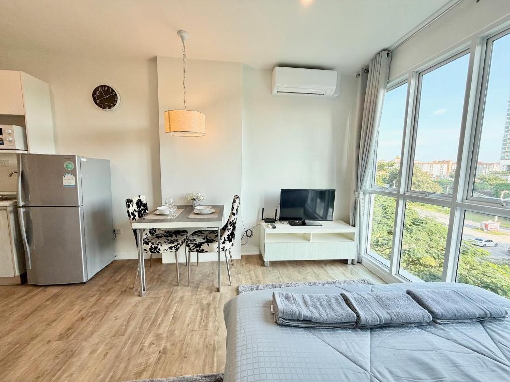 BEACHSIDE Studio in Neo Sea View Condo - One-Bedroom Apartment