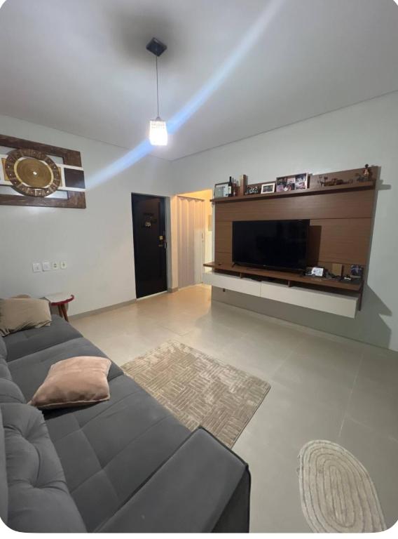 Posezení v ubytování 2 Quartos, sala e 1 banheiro próximos à Universidade Federal de Rondonópolis- UFR