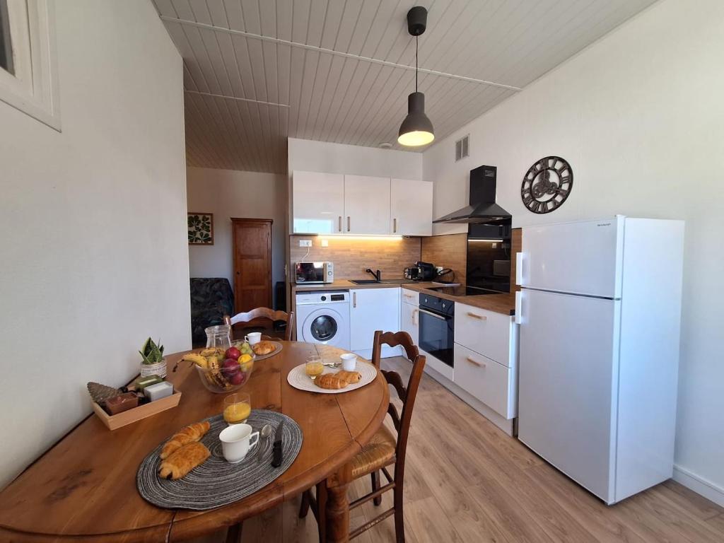 Η κουζίνα ή μικρή κουζίνα στο Charmant T2 Aux 2 Marronniers