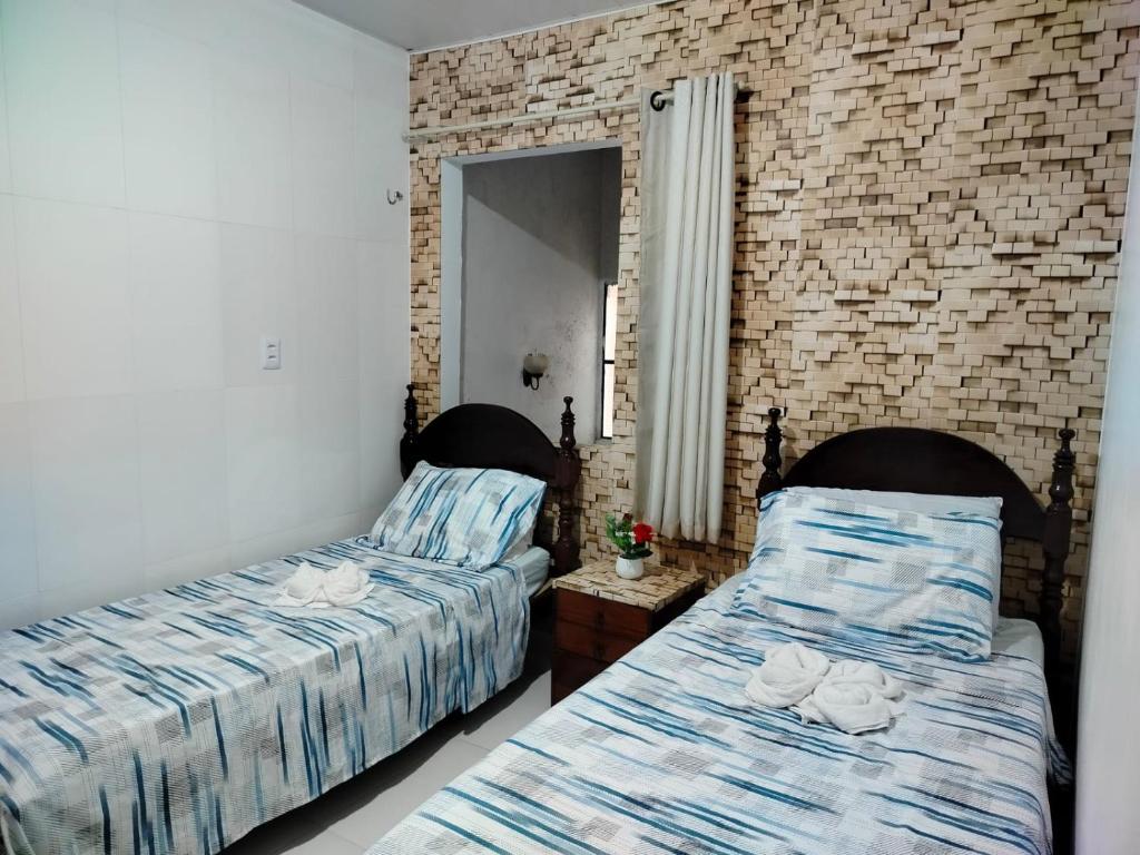 Ένα ή περισσότερα κρεβάτια σε δωμάτιο στο Quarto 2 camas de Solteiro