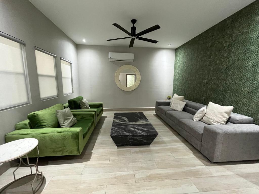 Χώρος καθιστικού στο Lujosa Casa en Cumbres Elite