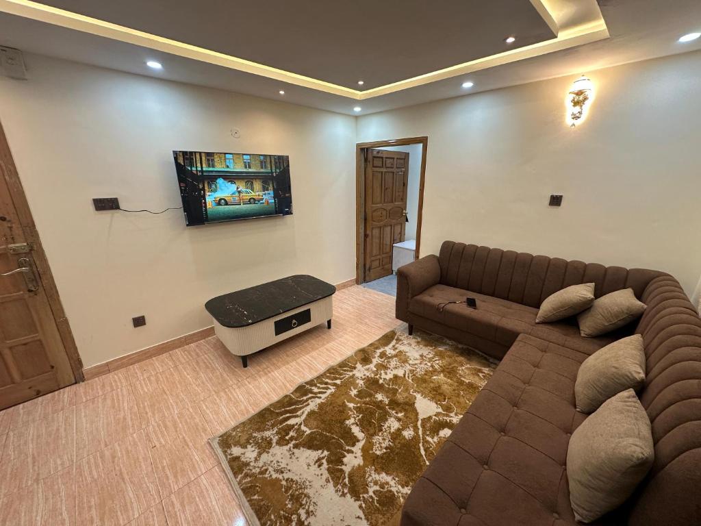 TV a/nebo společenská místnost v ubytování Al Qamar Hieghts