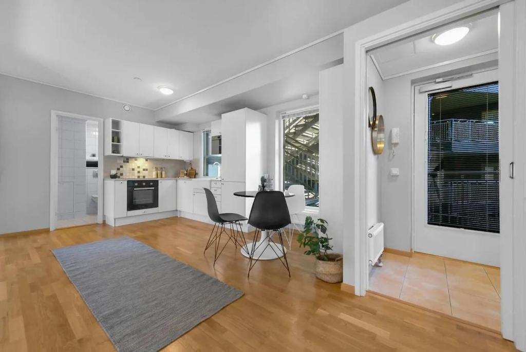 Kuchyň nebo kuchyňský kout v ubytování Cozy and modern apartment in the heart of OSLO