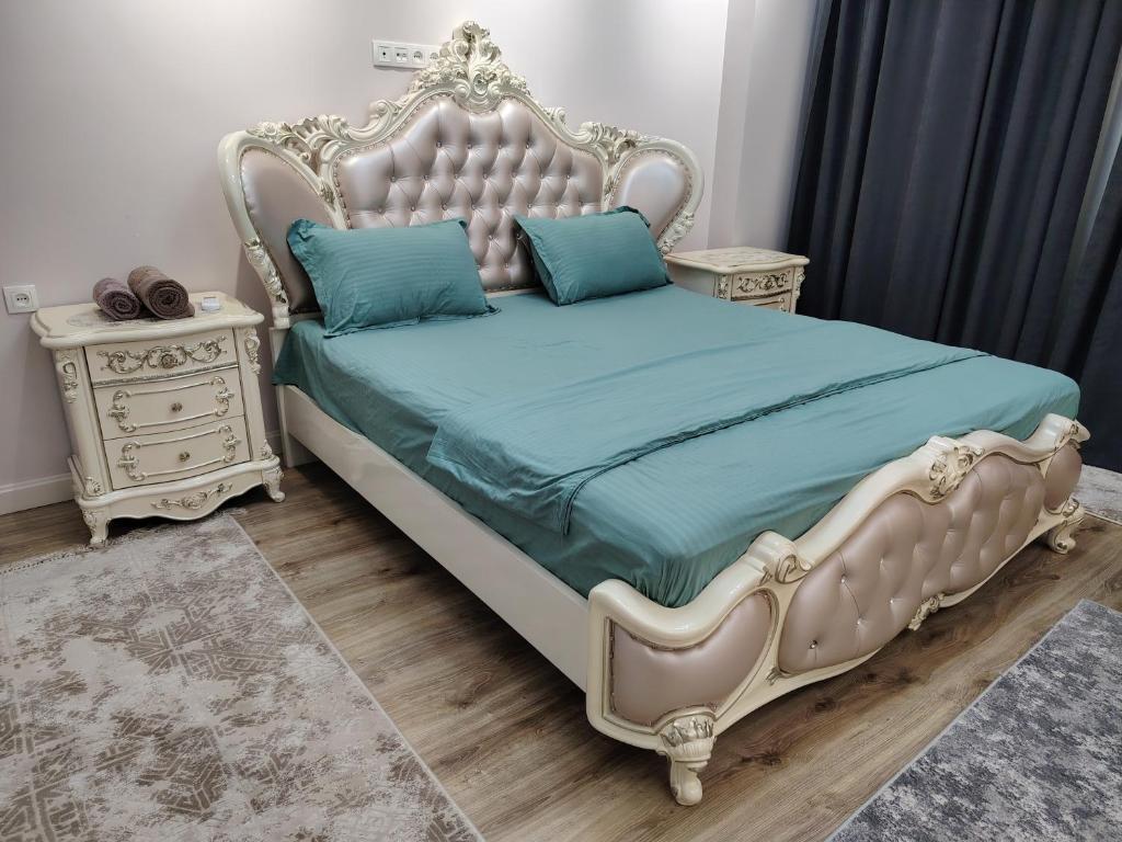 Postel nebo postele na pokoji v ubytování Tashkent City Apartments E2