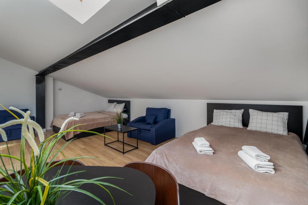 Ένα ή περισσότερα κρεβάτια σε δωμάτιο στο Golden Apartments Waw - Old Town - Marcinkowskiego #5