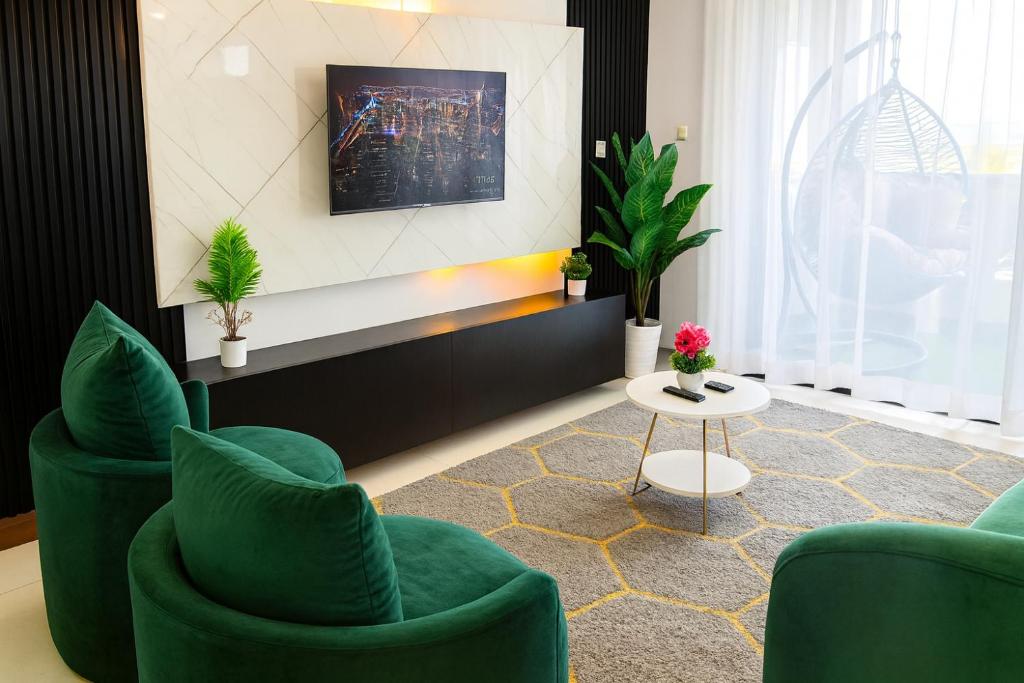 Posezení v ubytování Nova Stays 1-Bedroom Apartment with Private Pool & Uninterrupted Seaview