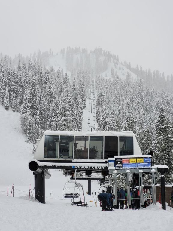 Dav's Slopeside King Studio -- Resort & Spa at Everline om vinteren