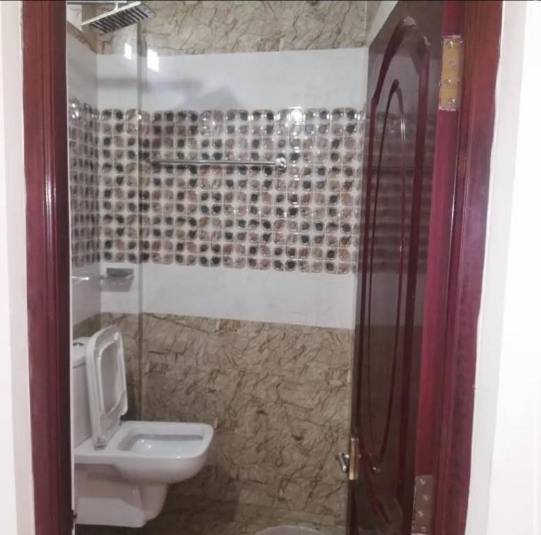 Ένα μπάνιο στο Crystal tower