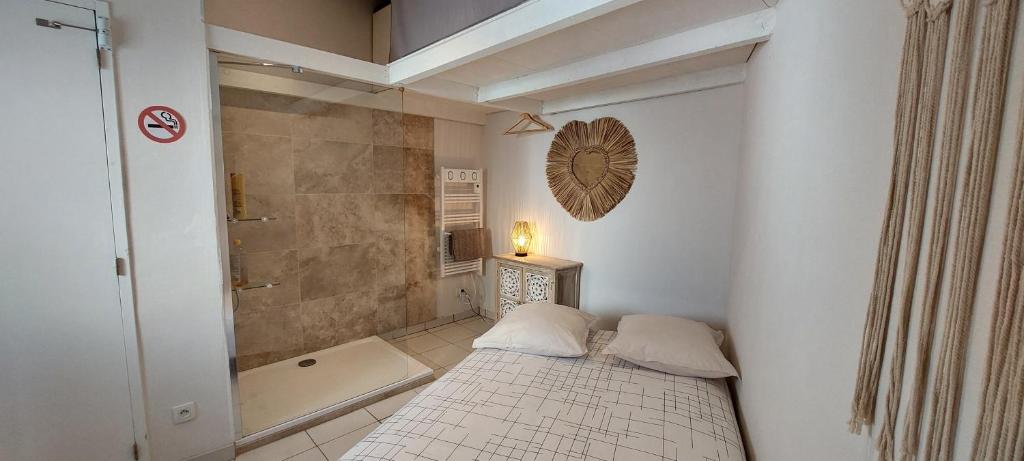 Ένα ή περισσότερα κρεβάτια σε δωμάτιο στο Suite Annexe Villa Simple Abri