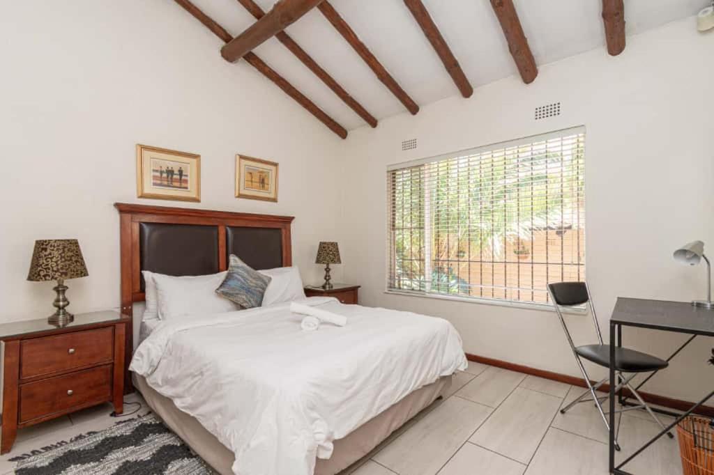 Ένα ή περισσότερα κρεβάτια σε δωμάτιο στο 125 Willowbrook Place Street, Sandown, Sandton