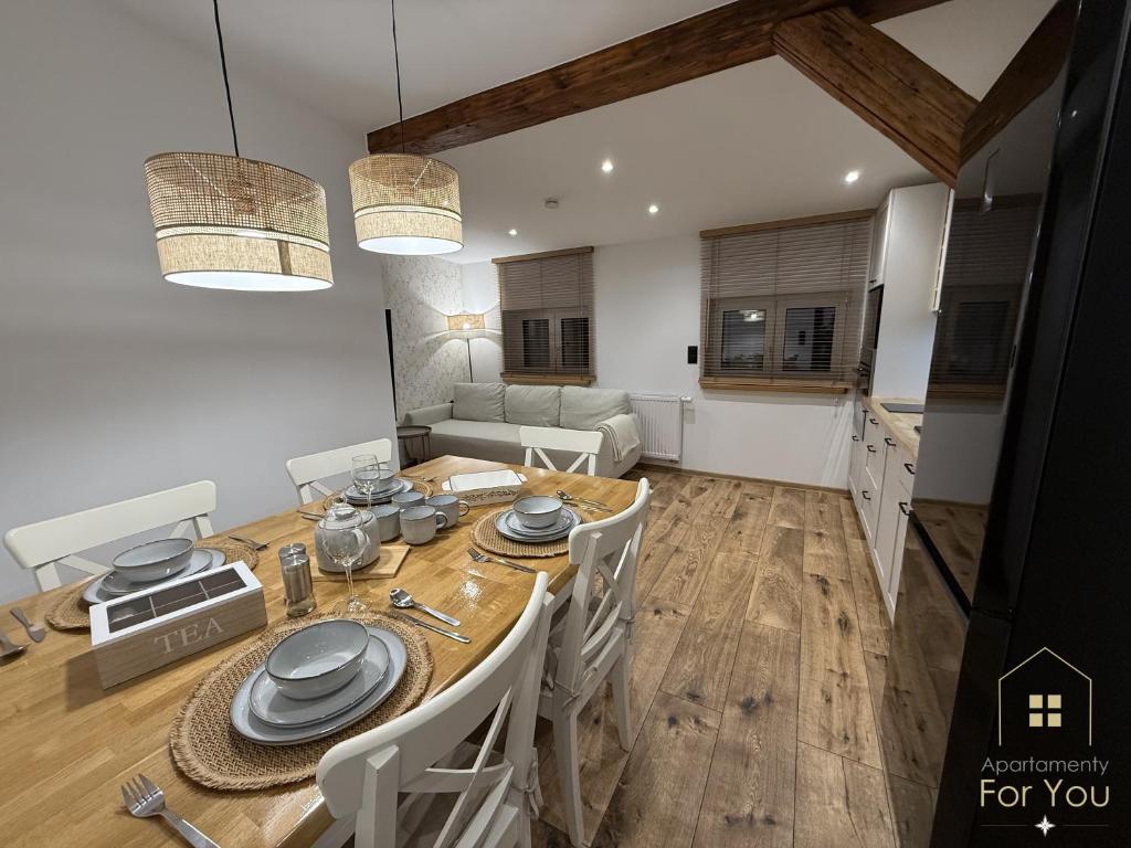 a kitchen and dining room with a table and chairs at Apartamenty For You in Bystrzyca Kłodzka