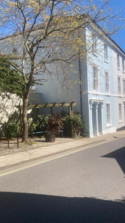 a white building on the side of a street at Penguin House in Kingsbridge