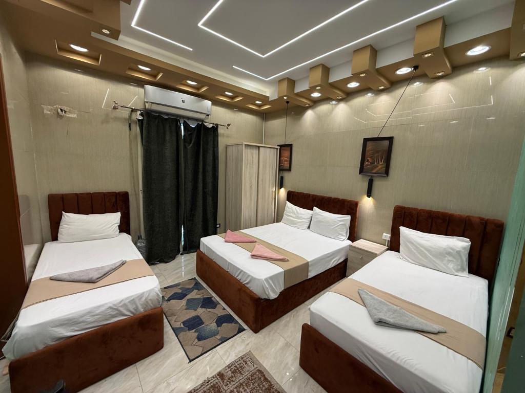 a room with two beds in a room at Cairo Püre, Plaza Hotel in Cairo