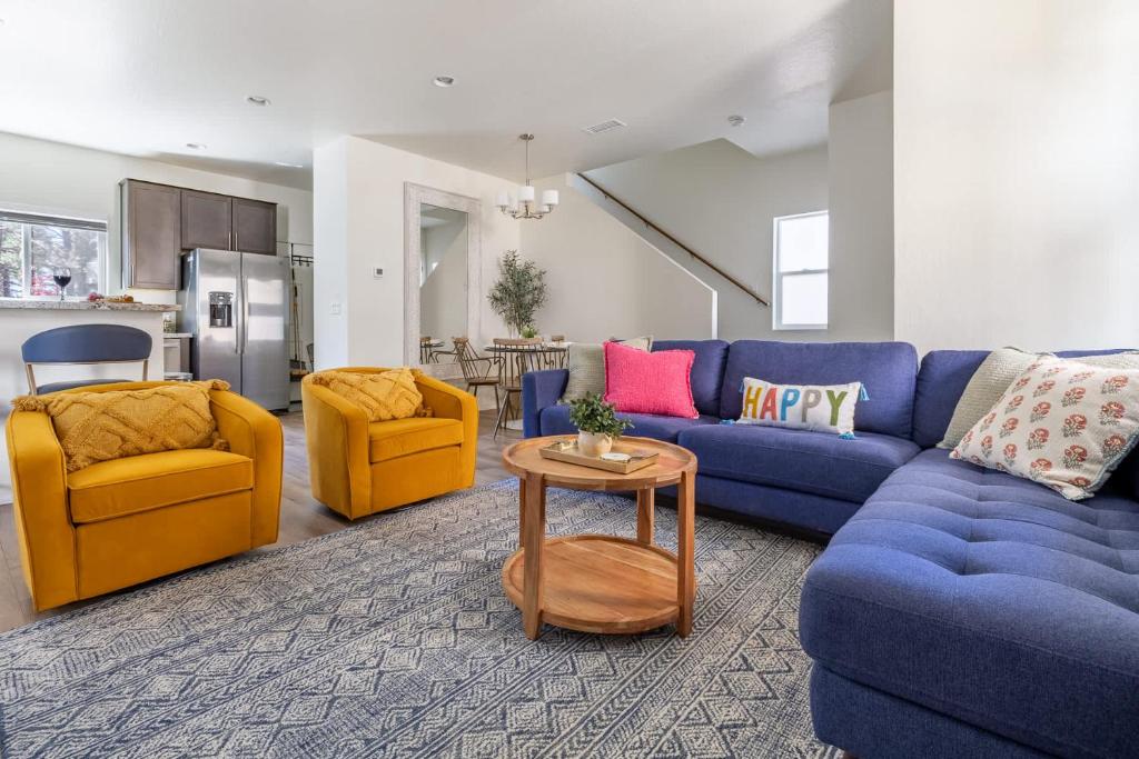 Istumisnurk majutusasutuses Flagstaff Mountain Town Condo