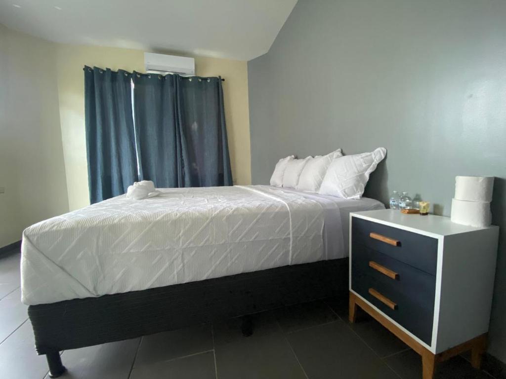 a bedroom with a bed with a dresser and a window at Kosta Brava Hotel y Restobar in El Majahual