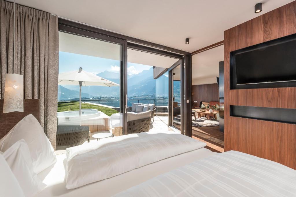 Postel nebo postele na pokoji v ubytování Hotel Rosengarten (Schenna Resort)