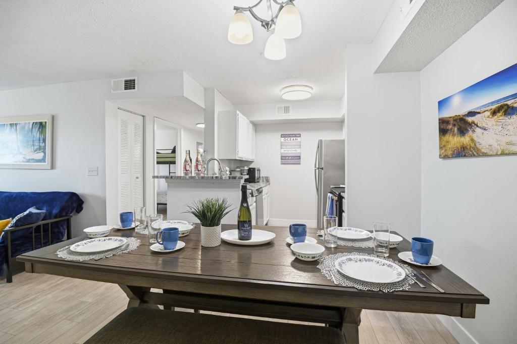 Kuchyň nebo kuchyňský kout v ubytování Modern Pool Latte Bar Walk to Beach