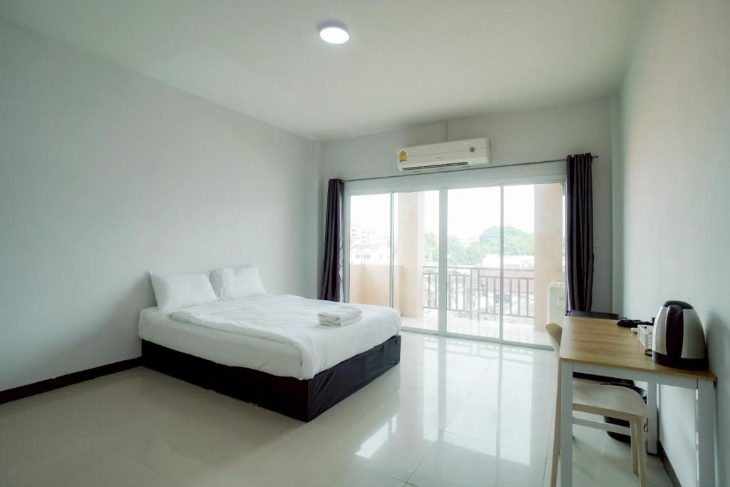 Giường trong phòng chung tại XX NP Place Santitham - สันติธรรม