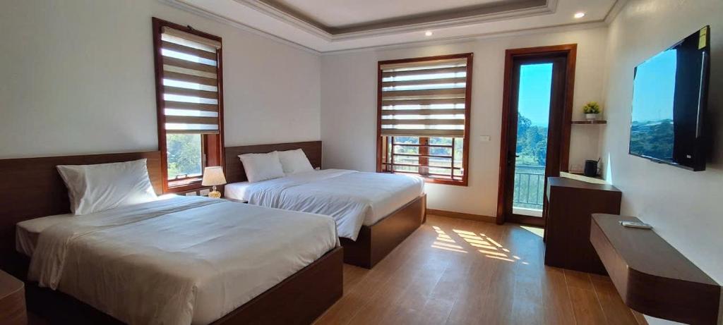 Postel nebo postele na pokoji v ubytování Tam Coc Vivana Hotel