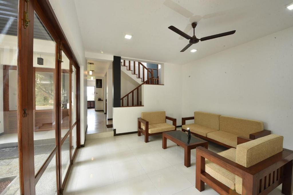 Khu vực ghế ngồi tại Villa Serein Grand Suite