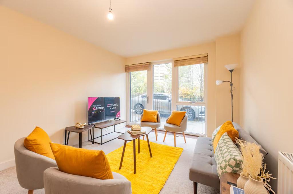 Μια τηλεόραση ή/και κέντρο ψυχαγωγίας στο Pass the Keys Bright 2Bed 2Bath Flat - 2 mins to Tube & Parking