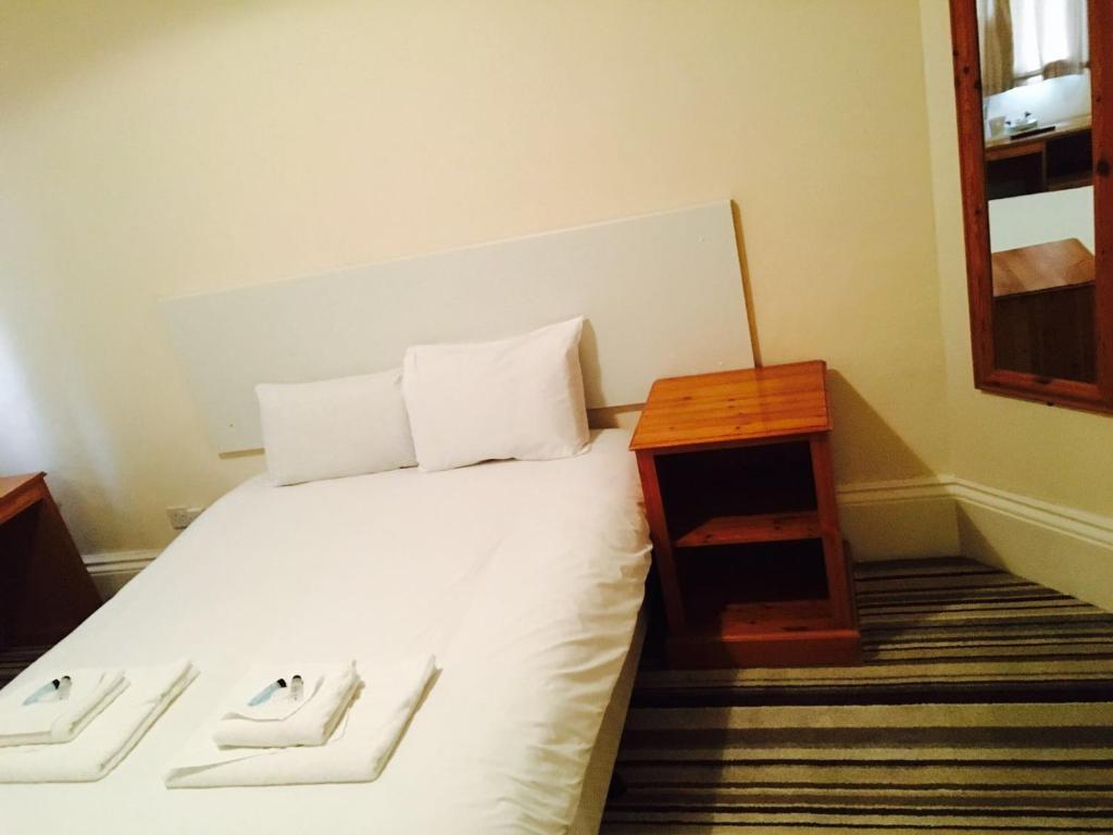 The Tudor House Hotel - Resim 12